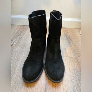 Tory Burchs Elegant Black Suede Ankle Boots